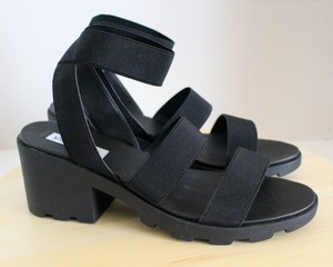 steve madden black block heel sandal