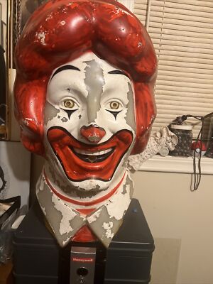 RARE LARGER THAN LIFE RONALD MCDONALD CLOWN HEAD. - 1977