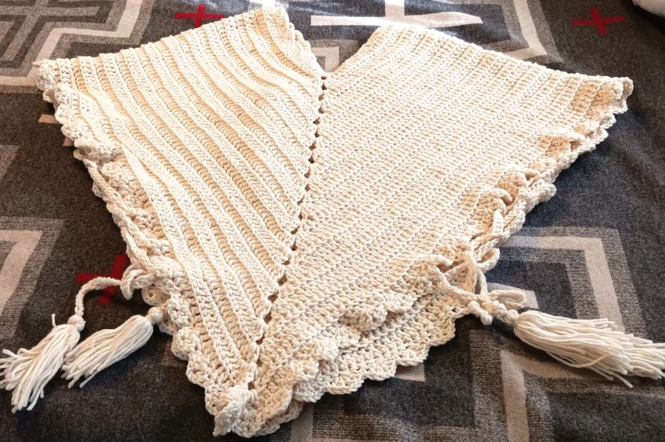 Crema de ganchillo a mano HUG ME TIGHT SONTAG repro. Años 1800-principios de 1900 Queen Size Foto 2 de 4