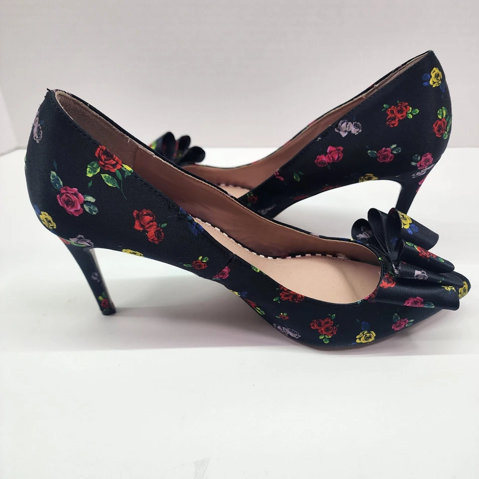 BETSEY JOHNSON Bret Pointy Toe Heel Womens 11 Black Rose Floral Print Bow Pump - Image 4 of 4
