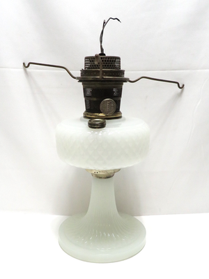 VINTAGE ALADDIN NU-TYPE MODEL B MOONSTONE DIAMOND QUILT OIL LAMP