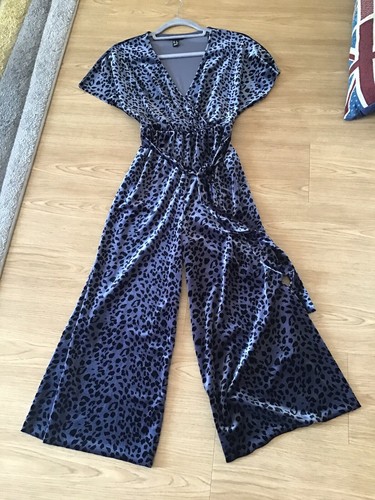 New Look Velvet Feel Jumpsuit Size 8, Purple,black,belt,wide Leg