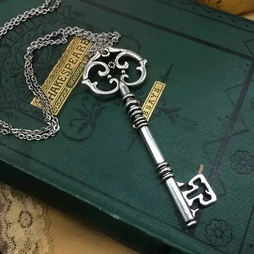 Pendant Necklace - Hecate's Key - approx. 22" chain. - Picture 2 of 8