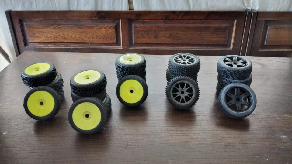 Macchinina A Scoppio+ Ruote Di Scorta E Kit Per Revisione + Cassetta - Immagine 4 di 4