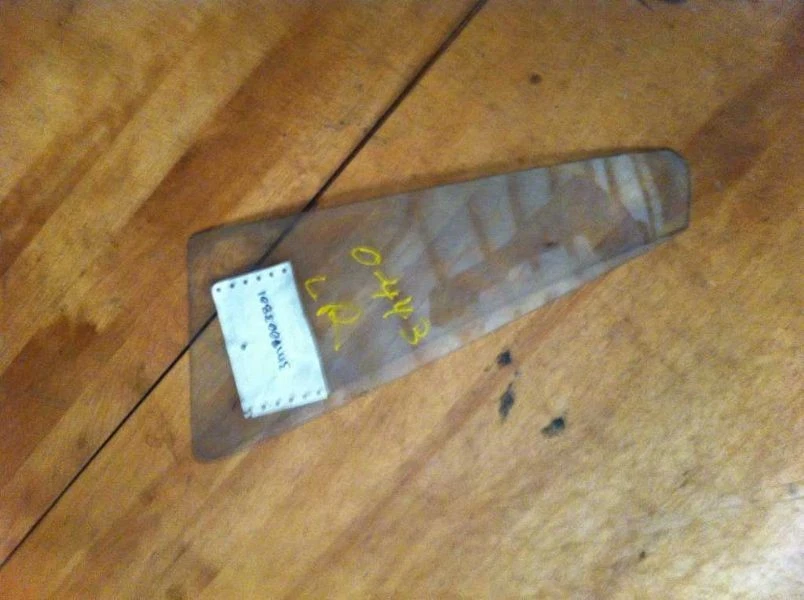 79-91 Crown Victoria motorista esquerdo porta traseira ventilação vidro estacionário - Imagem 2 de 4