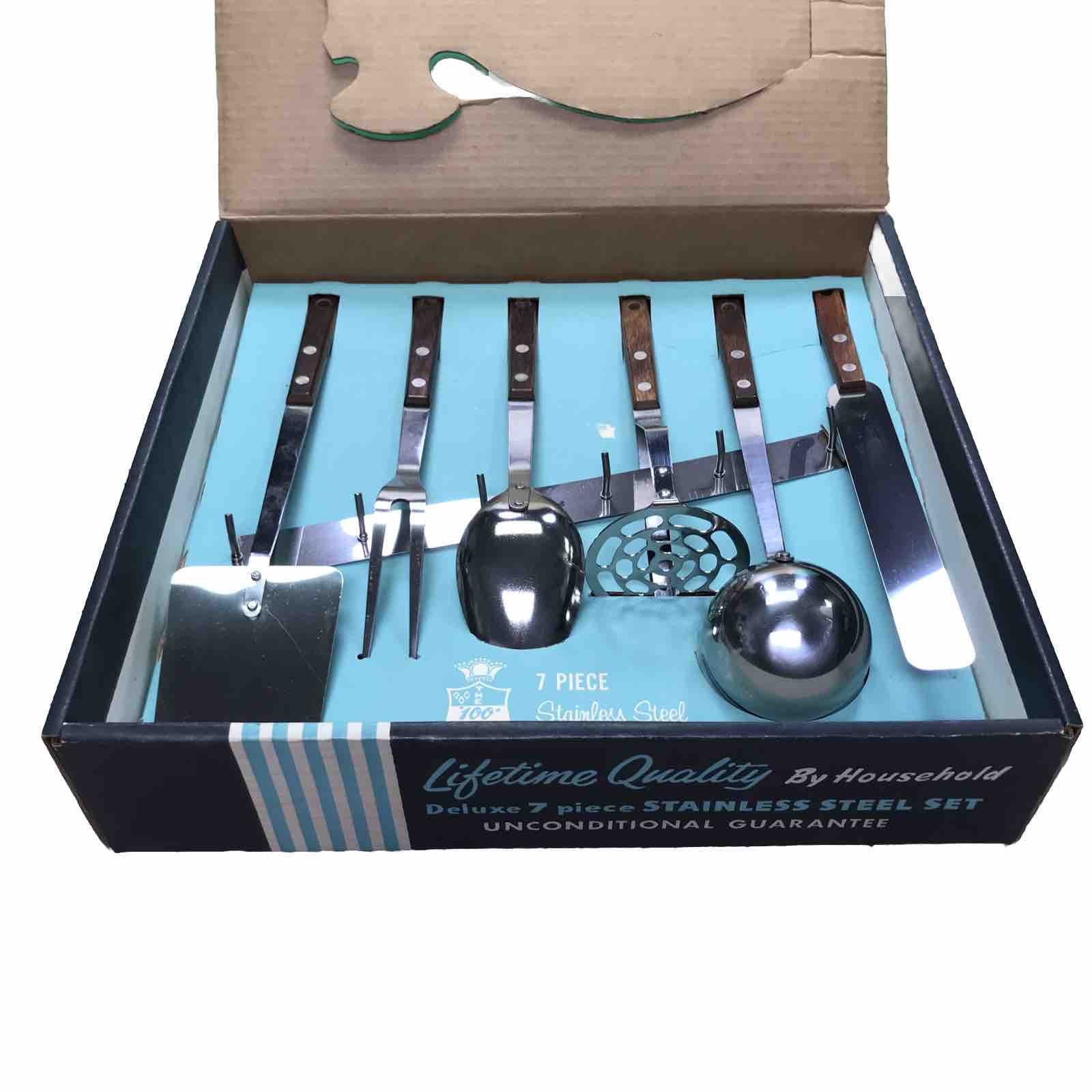 Juego de utensilios de cocina de acero inoxidable marca doméstica de colección como nuevo en stock con colgador de pared EE. UU. ¡RARO!!