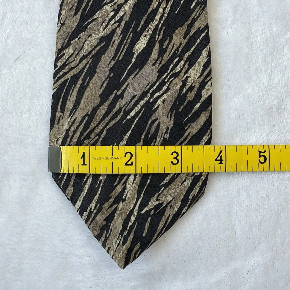Vintage 100% Silk Tie Zebra Tiger Animal Striped Made In Italy 54 x 3.5 in Black - Image 4 of 4