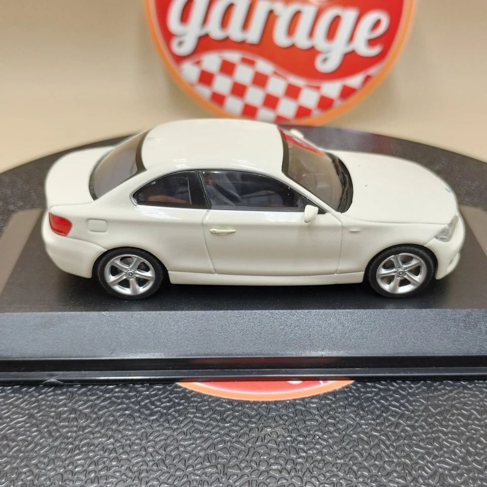 MINICHAMPS 1/43 BMW 1er 1 series Coupe 2007 White E82 E87 120i 135i 431026220 - Image 4 of 4