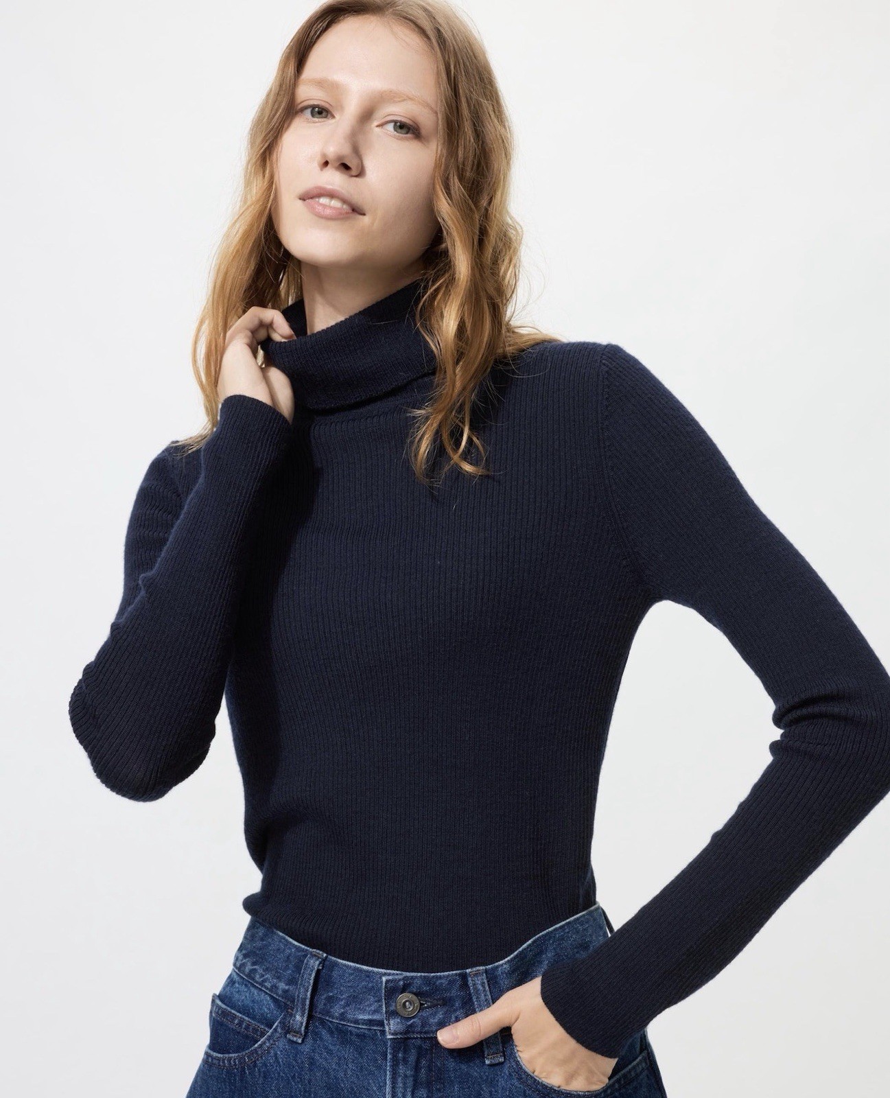 Uniqlo Merino Wool Ribbed Turtleneck Sweater thumbnail 3