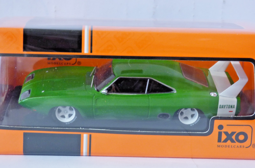 Ixo Dodge Charger Daytona 1969 grünmetallic mit weißem Heckflügel Maßstab 1:43