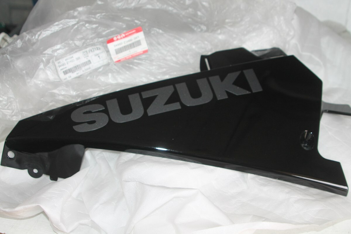 Flanc carénage bas gauche Suzuki GSXR1000 2007-2008 noir abs d'origine ref 94480-21H00-3WX