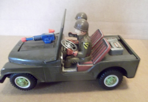 Vintage 1950s Battery Operated Toy US Army Jeep Tin Litho Rescue & Gun 1st Div. - Picture 2 of 10