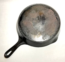 NATIONAL (Wagner Ware) ~ Antique Cast Iron SKILLET w/Smoke Ring (8c)