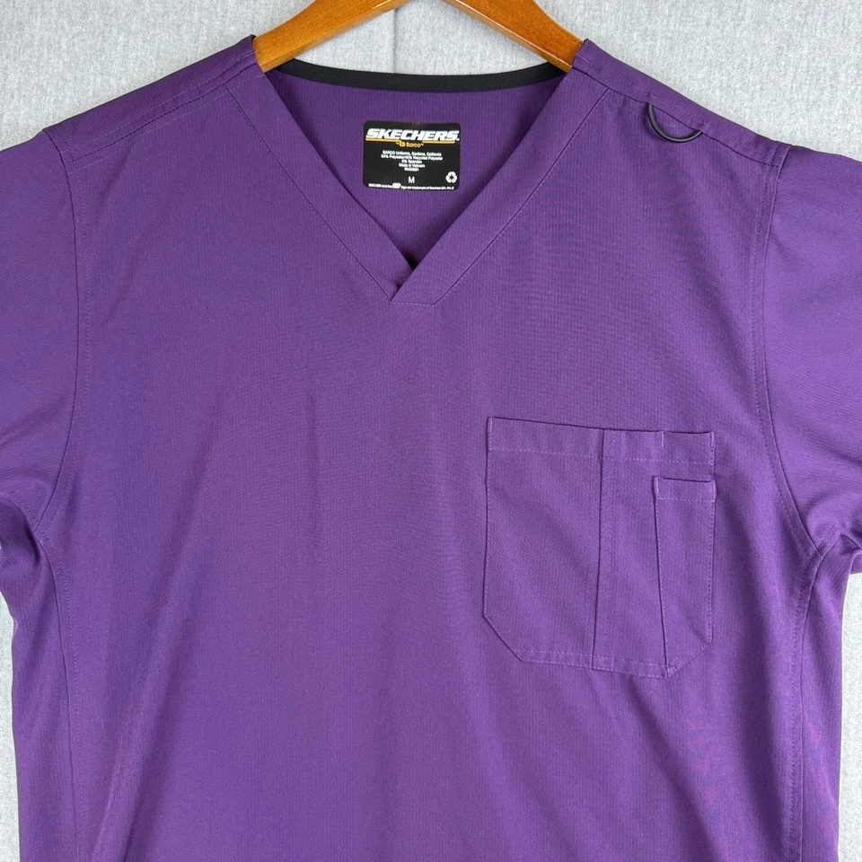 Blusa Médica Barco Uniforms by Skechers Mediana Púrpura Manga Corta Cuello en V Foto 2 de 4