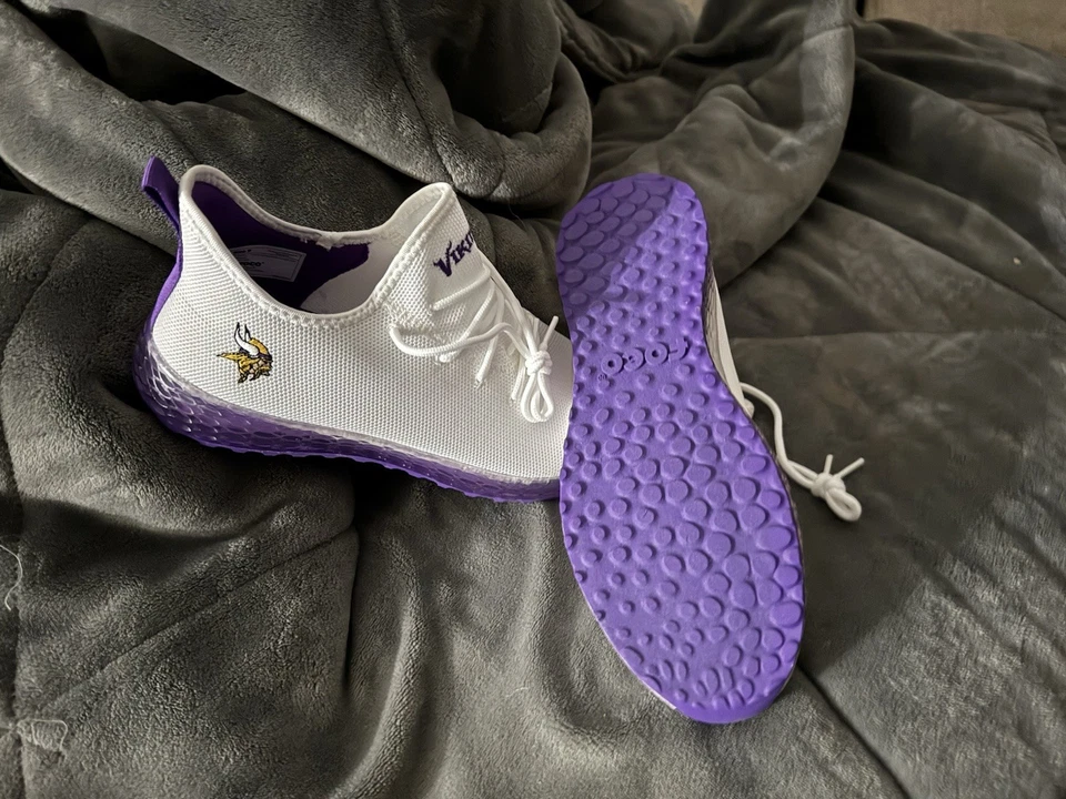 ZAPATOS FOCO NUEVOS EN CAJA NFL MINNESOTA VIKINGS BLANCOS LOGOTIPO PÚRPURA NUEVOS Foto 3 de 4