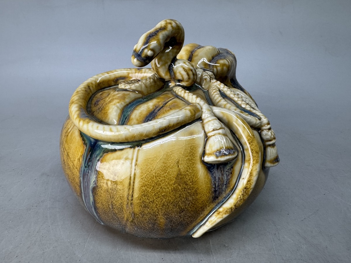 Y8557 OKIMONO Seto-ware Snake figurine signed drawstring bag Japan