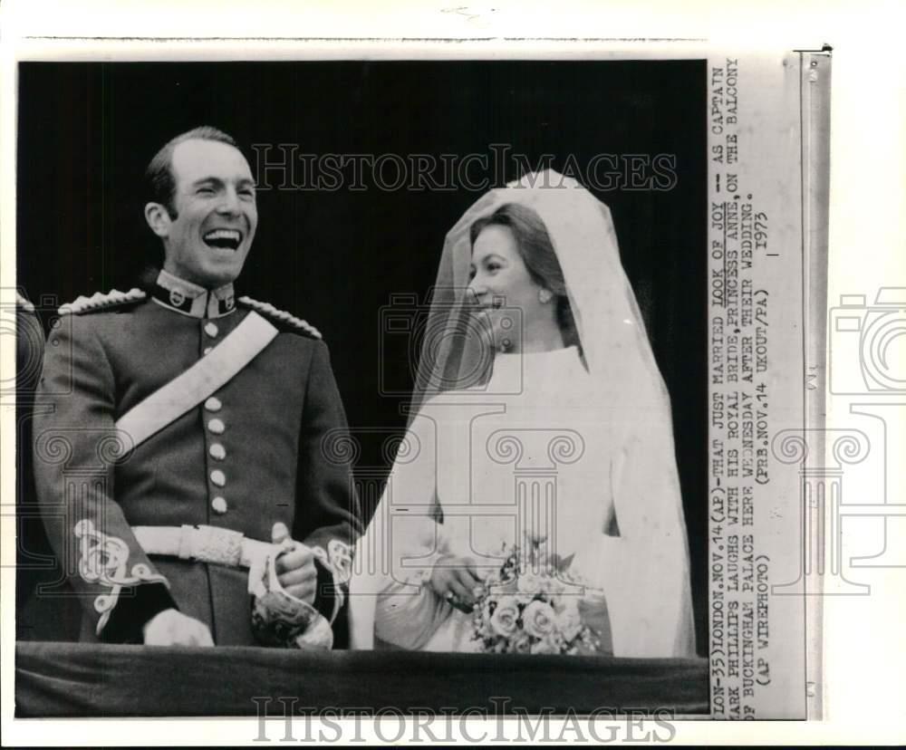 1973 Press Photo Mark Phillips Princess Anne after wedding in