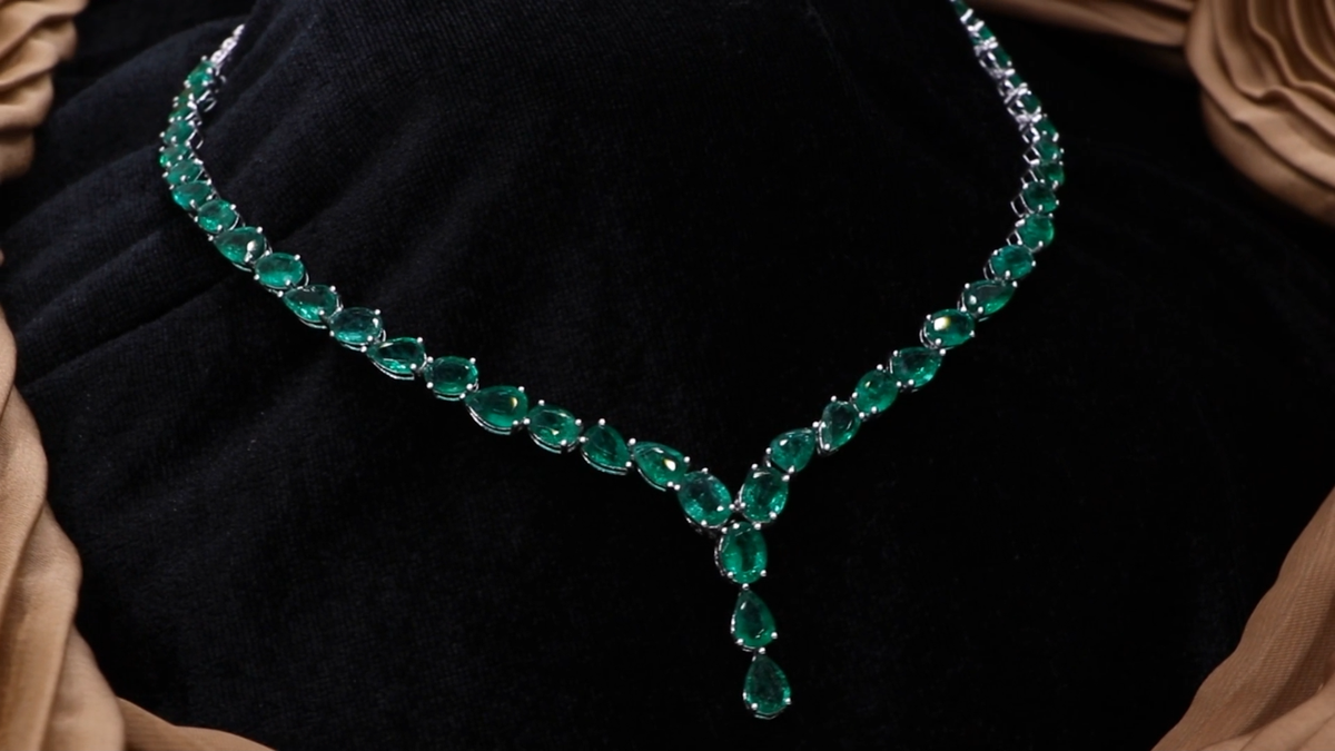 18K エメラルドネックレス Emerald 18K YG NECKLACE Emerald & Diamond Necklace in 18K Yellow Gold – Jahan