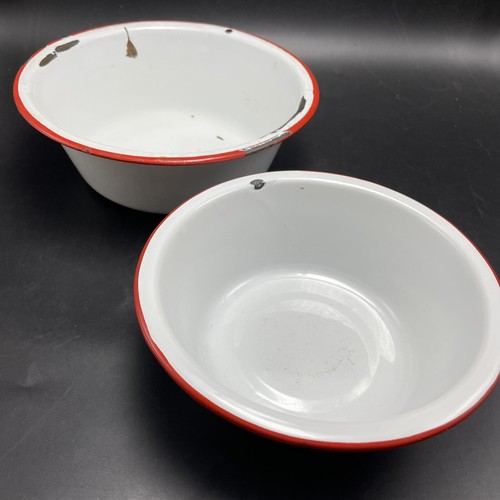 2 Vtg Enamelware Graniteware White Bowls w Red Rims 7 & 8.5" Primitive Farmhouse - Imagen 4 de 12