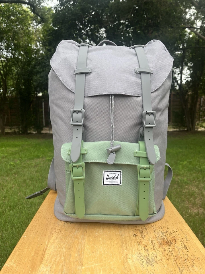 Mochila Herschel Little America volumen medio 21L gris y verde azulado bolsa de senderismo para computadora Foto 2 de 4