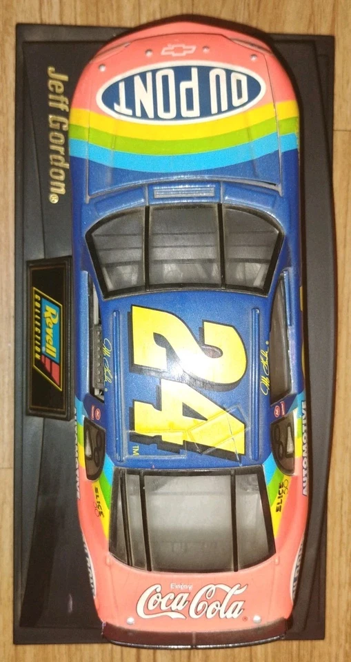 Jeff Gordon 1995 DuPont Rainbow Nascar 1/24 diecast negro con soporte Foto 2 de 4