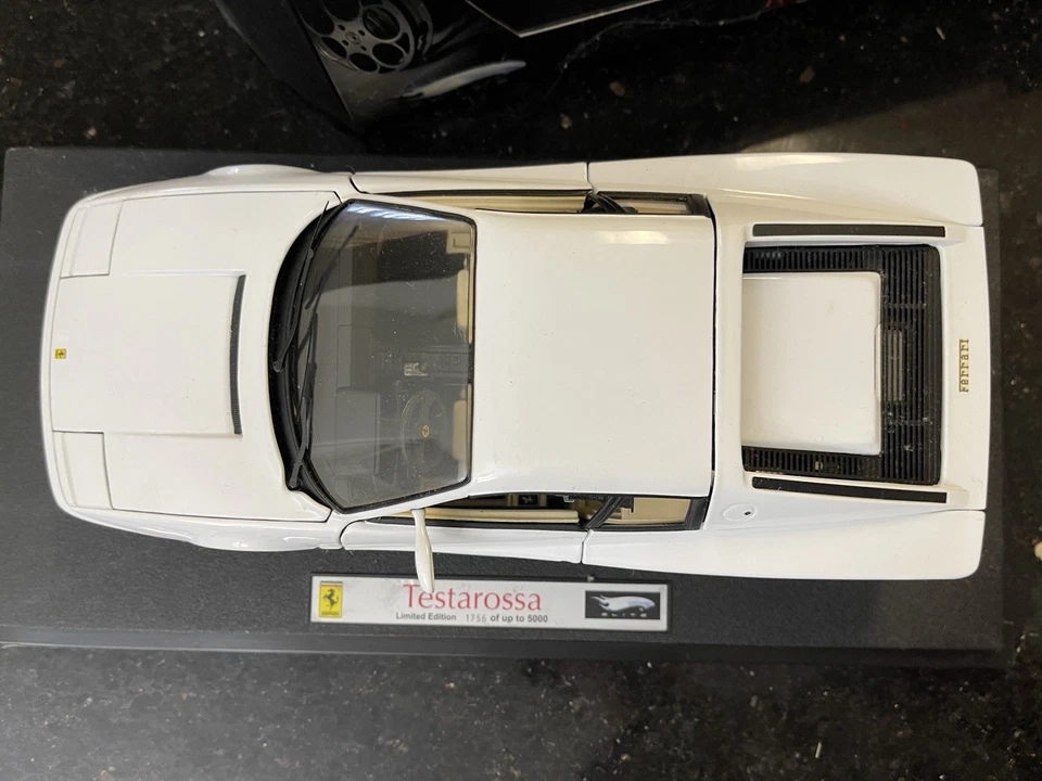 Hot Wheels Ferrari Testarossa plata escala 1:18 Inv. #4839 Foto 4 de 4