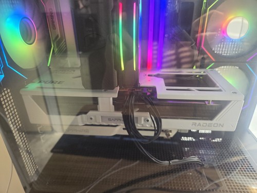 Sapphire AMD Radeon PURE RX 9070 16G D6 OC White Graphics card 11349-02-20G - Photo 11/22