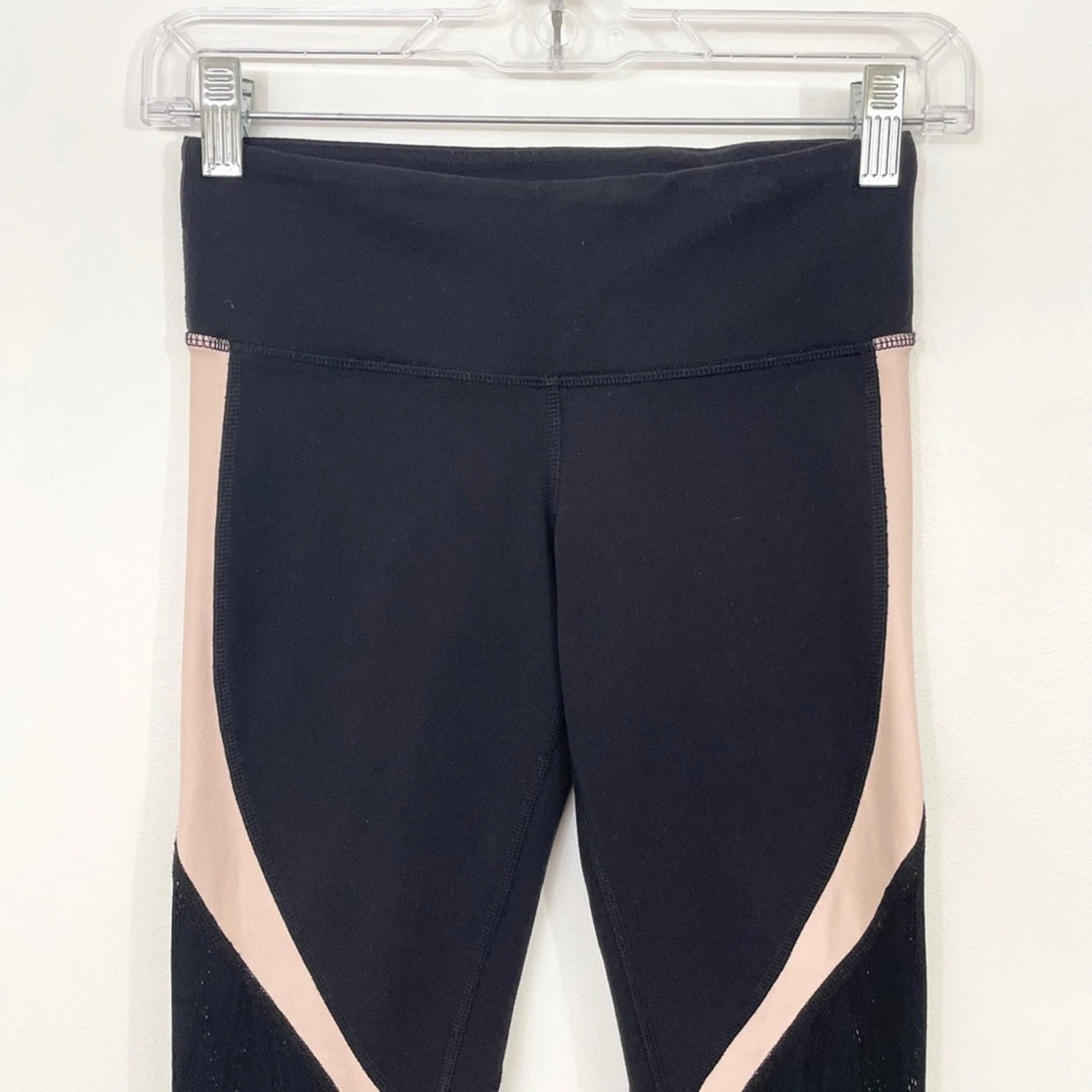 alo-yoga mid rise vitality mesh leggings