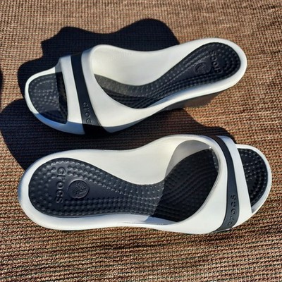 crocs / sassari  W7 (23cm)　white/silver CROCS Sassari Tan & White Wedge Sandals Heels Open Toe Slip On