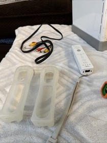 Wii Bundle w NIB Fit Board  Cords Controlle & Sensor Bar + 5 Games Lot TESTED