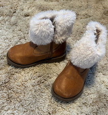 Osh Kosh Girl's Boots in Size 8 M - Brown Boot with Faux Fur Trim