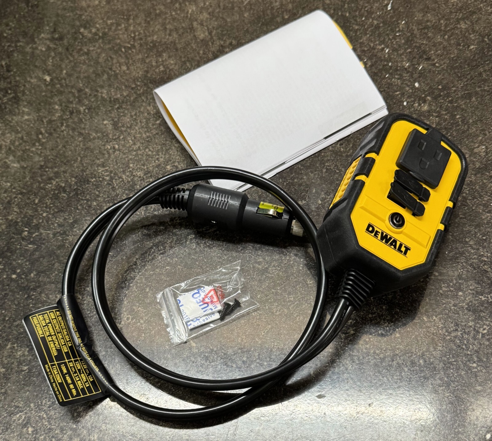 DeWALT DXAEPI140 Inverter Di Potenza 140W – 12V DC A 120V AC Con Doppia Porta USB 3.1A, Silenzioso