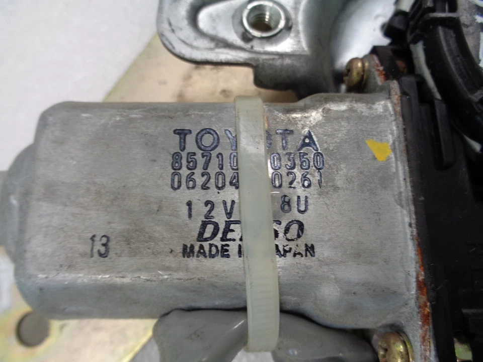 Motor regulador ventana lado conductor trasero izquierdo Lexus GS300 1998-2005 OEM KM60721 Foto 3 de 4