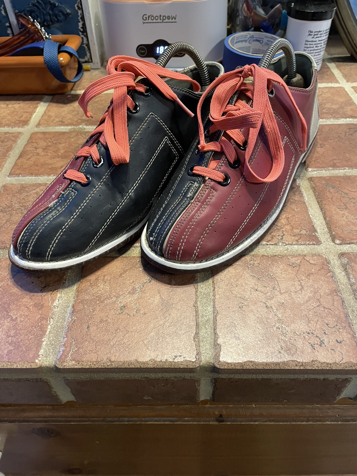 Linds Black Red White Rental Bowling Shoes Men's Size 8 Lace Up Light