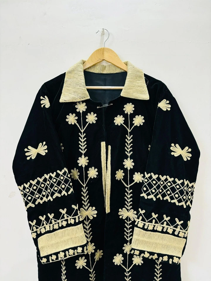 Abrigo Suzani Terciopelo Negro/Chaqueta Bordada Larga/Abrigo Boho Hecho a Mano Mujer Regalo Foto 2 de 4