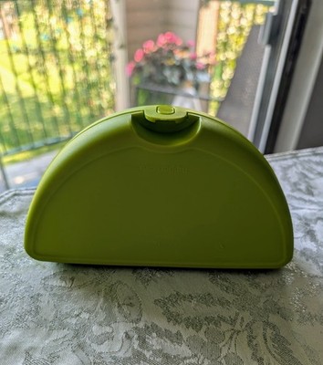 Tupperware Taco/Sandwich Keeper. New Green Large Container.