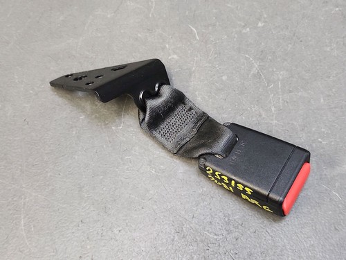 Attache ceinture sécurité arrière gauche simple - Peugeot 208 I jusqu'à 2019 - Photo 1/3