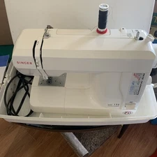 Singer 132 Featherweight Electric Sewing Machine w/ Accessories TESTED!!!