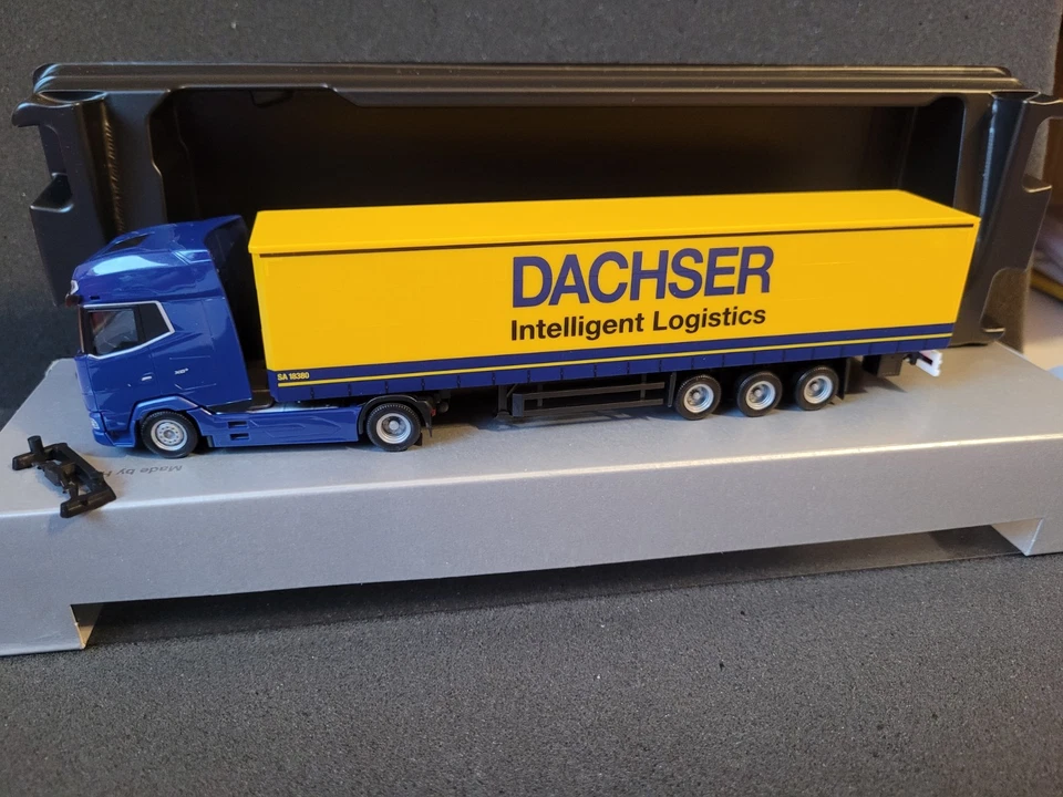 DAF XG+  Dachser  Intelligent Logistics - Tautliner  SA 18380 958110 - Bild 2 von 4