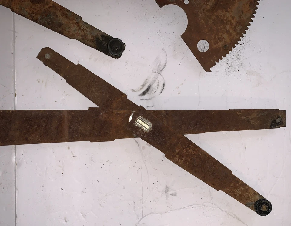 1981 - 1993 Dodge D100 D150 Ramcharger W100 W150 OEM Manual Window Regulator Set - Image 4 of 4