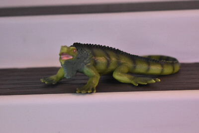 Schleich GREEN IGUANA Lizard Wildlife Animal Figure 1999 Retired