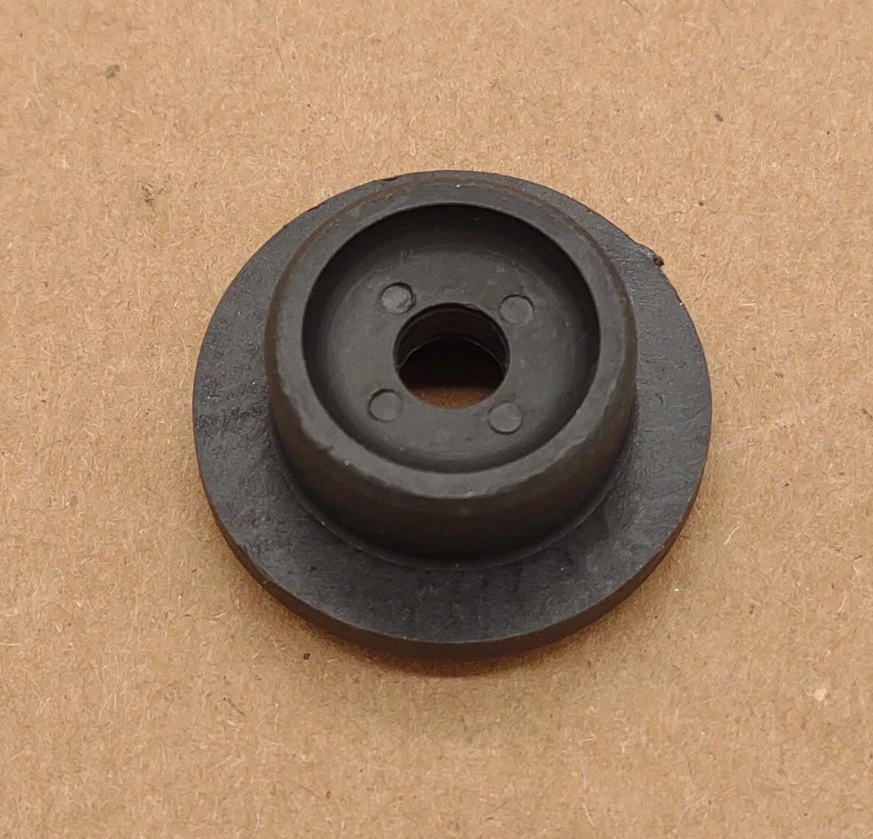 Nuevo Antiguo Stock Bicicleta Auriculares Sin Roscas Negro Tapa Superior Tamaño 1 1/8 in Ciclismo Nuevo de Lote Antiguo Foto 2 de 3