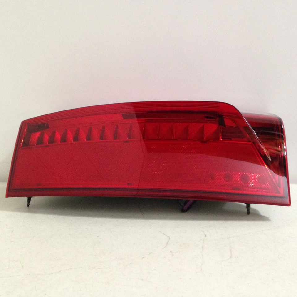 Luz trasera izquierda del conductor 22884387 OEM brillante Cadillac Escalade/ESV 2007-2014 Foto 4 de 4