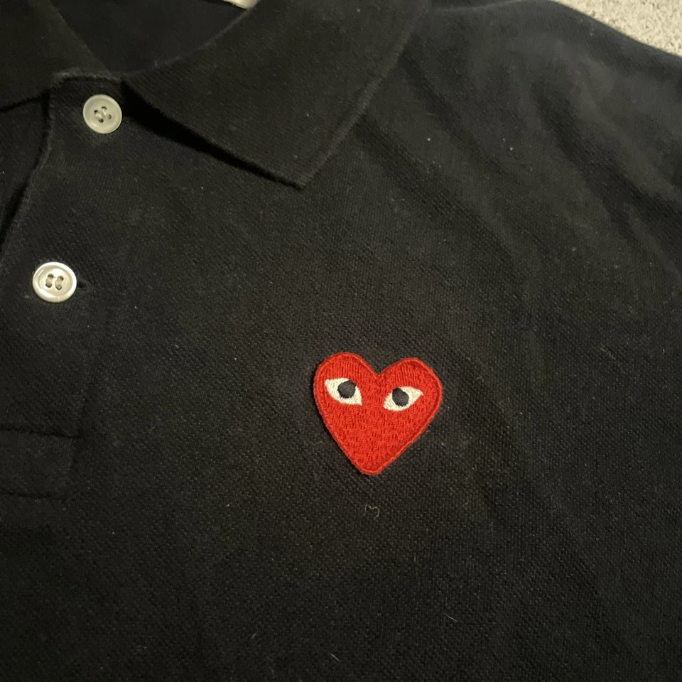 Polo Comme des Garçon Play talla XL se ajusta como M o pequeño Foto 3 de 4
