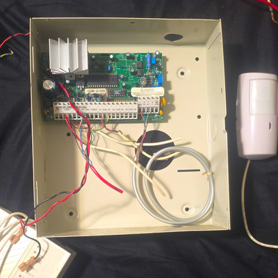 DSC PC1555MX Wired 6-Zone Alarm Control Panel Kit w/ Keypad, PIR, Siren
