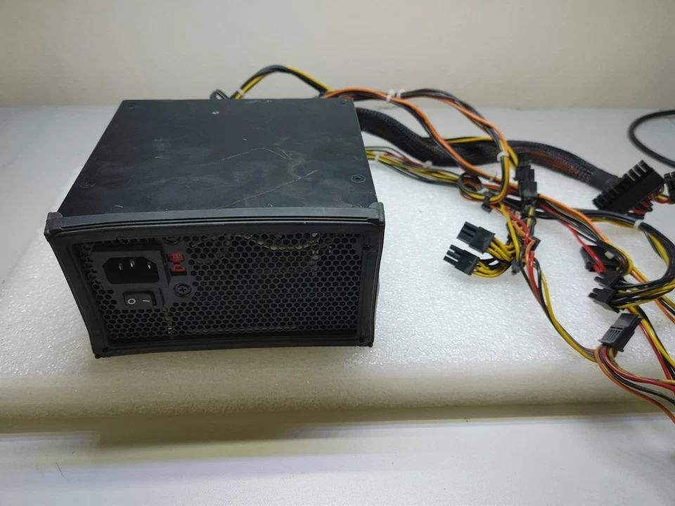 Cooler Master eXtreme2 725 RS-725-PCAR-D3 600W ATX Power Supply - Image 3 of 4