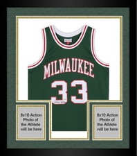 Framed Kareem Abdul-Jabbar Bucks Signed Mitchell & Ness 1970-71 Throwback Jersey
