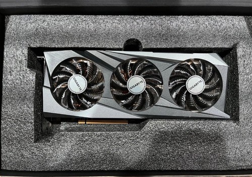 GIGABYTE Radeon RX 7600 GAMING OC 8GB GDDR6 Graphics Card 3x Fans Windforce Used - Afbeelding 2 van 4