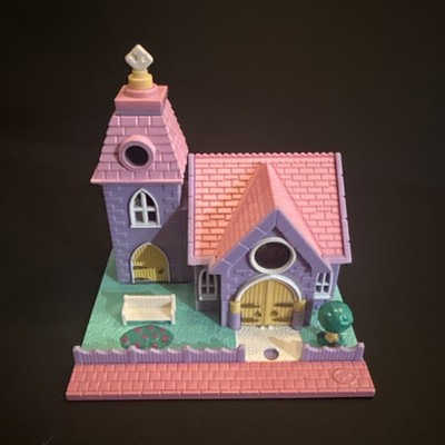 1993 Vintage Polly Pocket  Pollyville Wedding Chapel  with figures. Lights work
