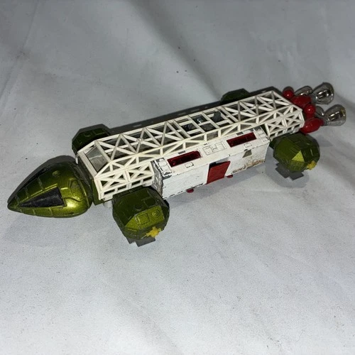 vintage dinky toys  eagle 1974 space 1999